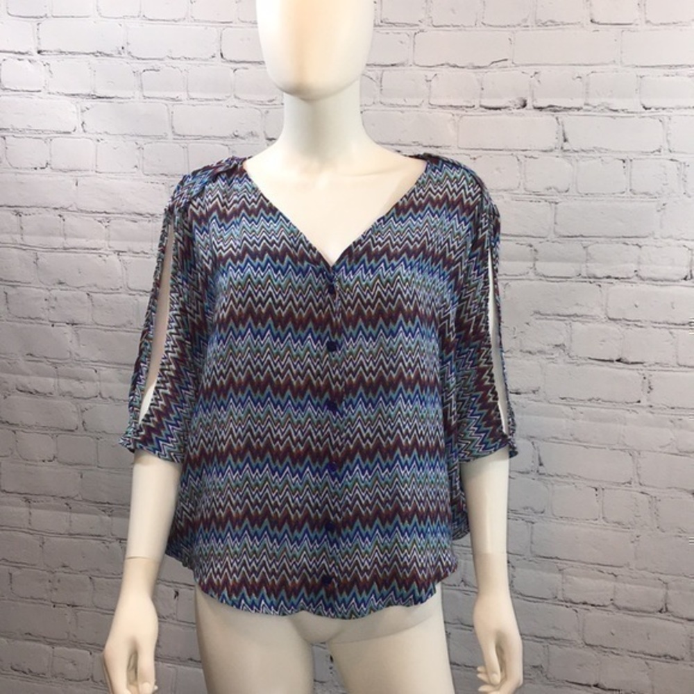 UEC silk chevron blouse by Tolani flowy size small